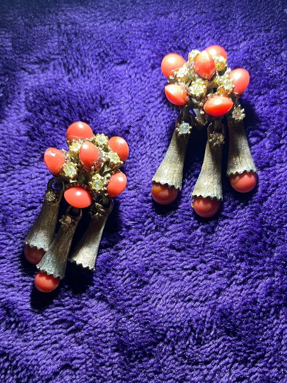 Vintage Coral Drop Cluster Earrings - Gold Tone